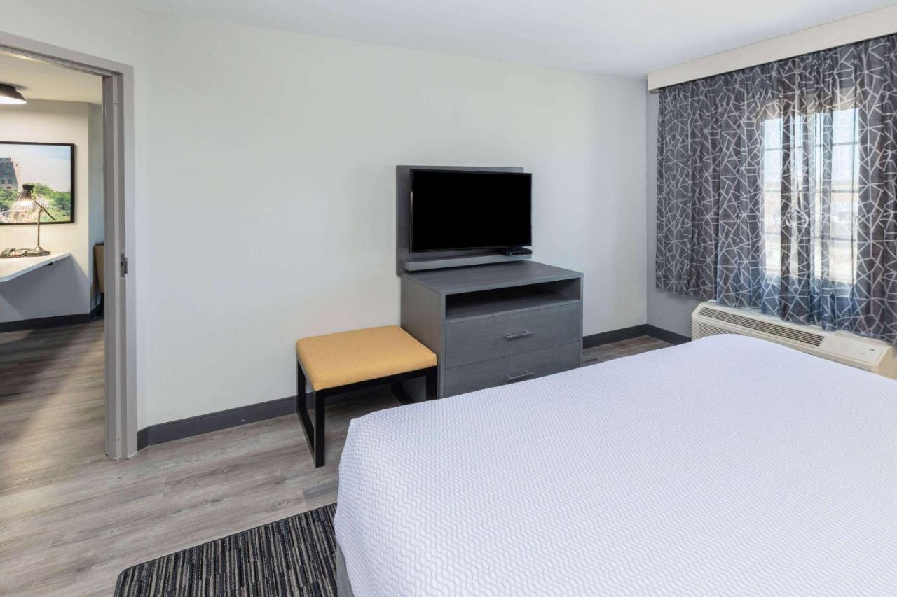 La Quinta Inn & Suites By Wyndham Ardmore Zewnętrze zdjęcie